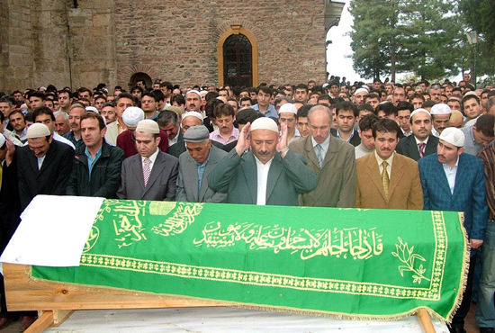 Hayatını Eğitime Adayan Gönül İnsanı Ömer Türkmen’i Sevenleri Uğurladı