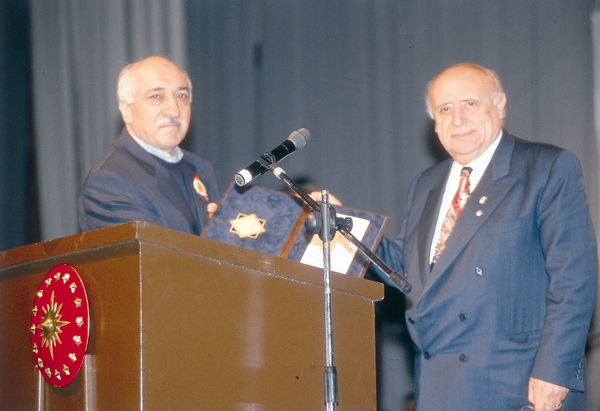fgulen9 20060728 1952862533 44e