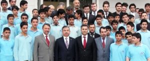milli savunma bakani yilmaz turk okullarini ziyaret etti dfd